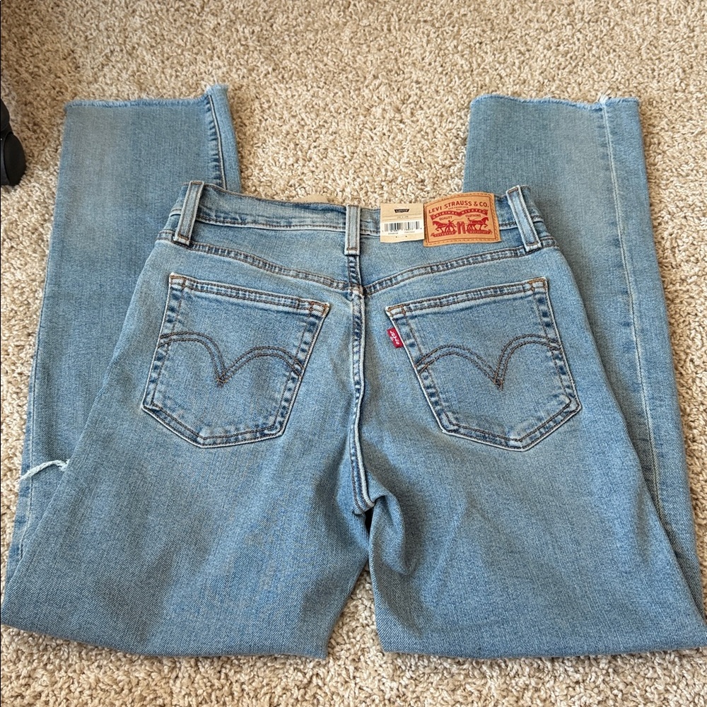 Levi's Women’s Light Blue Straight Jeans- Wedgie straight! Size 26x28 - Picture 7 of 11